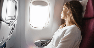 Пассажиры самолета обвинили женщину в "невоспитанности": что она сделала не так
