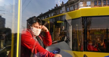 Що буде з Україною, якщо водії, вчителі та соцпрацівники масово відмовляться щеплюватися?