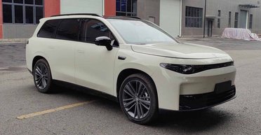 На европейском рынке появится дешевый семейный электрокроссовер от Stellantis (фото)