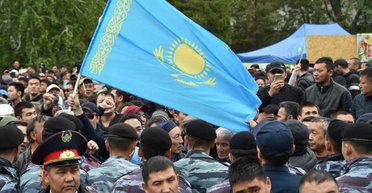 Нефть, газ, уран и власть. Что делили в Казахстане