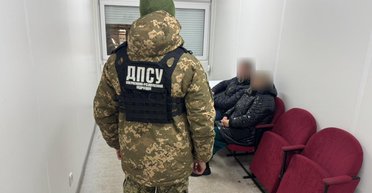 600 обысков: Нацполиция ищет организаторов групп, помогающих мужчинам пересечь границу (видео)