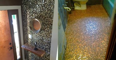 Мужчина сделал пол из денег в ванной комнате: сколько он потратил (фото)