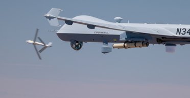 Впервые в истории: США запустили дроны-камикадзе Switchblade 600 с беспилотника (фото)