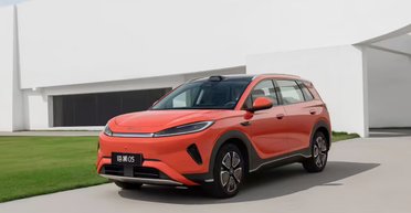 BYD показав потужний електрифікований кросовер за $14 000 із багатою комплектацією (фото)