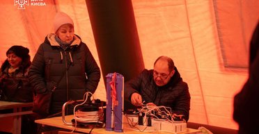 "П'ята доба без опалення": як лівий берег Києва виживає в холоді та темряві (відео)