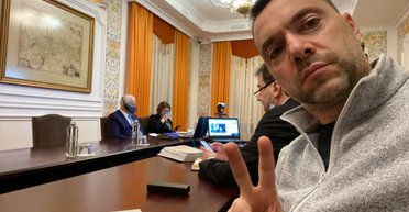 На три буквы. Почему украинские политики матерятся сами и убеждают общество, что это норма