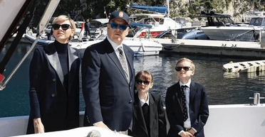 Княгиня Монако Шарлін зʼявилася на публіці в жилеті за 320 тисяч грн (фото)