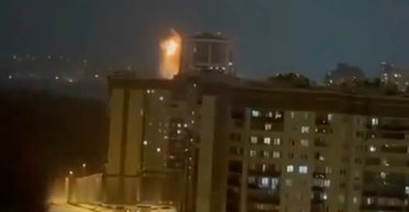 Вибухи у Воронежі: російська ППО відбиває одну з найпотужніших атак дронів на місто (відео)