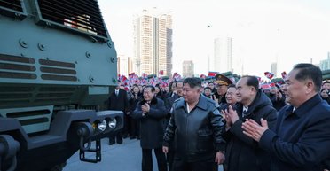 Военный парад в КНДР: Ким Чен Ын лично управлял ядерной РСЗО (видео)