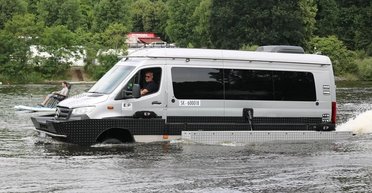 Маршрутка-амфибия: Mercedes Sprinter получил оригинальную плавающую версию (фото)