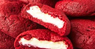 Червоний оксамит навиворіт: смачне печиво з начинкою за мотивами легендарного торта
