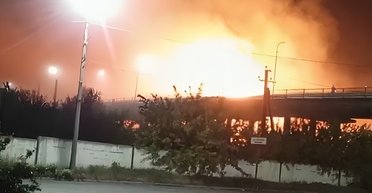 Трое погибших, начался пожар: в Луганской области взорвалась нефтебаза оккупантов (видео)