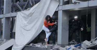 РФ ударила баллистикой по клинике в Запорожье: есть погибшие и раненые, под завалами люди (фото, видео)