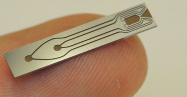 Учені створили крихітний двигун для космічних апаратів: використовує воду як паливо (фото)