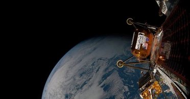 Друга спроба увійти в історію: приватний місячний модуль надіслав знімки Землі з космосу (фото)