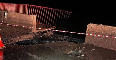 Окупанти "впустили" український безпілотник на Чонгарський міст: кадри руйнувань (фото)