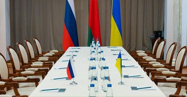 Через третьи страны: у Зеленского допустили передачу России мирных предложений