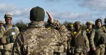 "Просять мобілізувати більше": Зеленський розповів, скільки українців щомісяця долучаються до армії