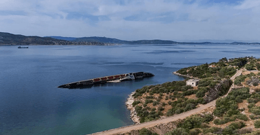 Последнее пристанище легенды: как выглядит заброшенный у берегов Греции популярный лайнер (фото)