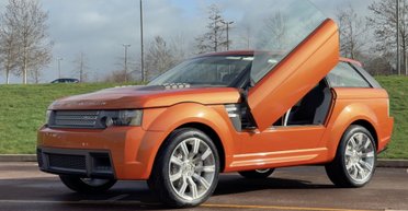 В інтернеті показали унікальний Land Rover 2000-х із дверима як у Lamborghini (відео)