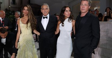 Бред Пітт з Інес і Джордж Клуні з Амаль: зіркові актори вийшли на червону доріжку у Венеції (фото)