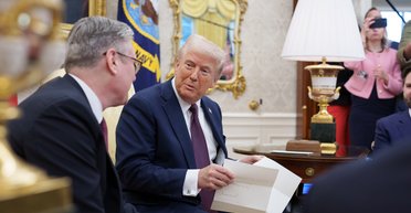 Главный козырь: Кир Стармер привез Трампу приглашение в гости от короля Чарльза