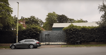 Пара заплатила $350 тисяч за порожню ділянку, на якій не можна будувати (фото)