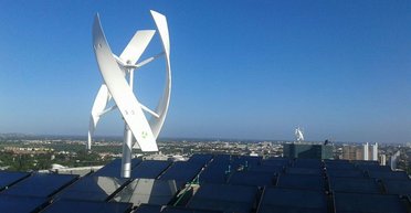 Энергия на 30 лет: вертикальная турбина мощностью 10 КВт заменит солнечные панели (фото)