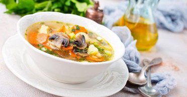 Розсольник із грибами: рецепт страви з яскравим смаком