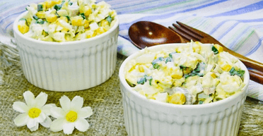 Салат із пекінської капусти з куркою та консервованою кукурудзою: просто і смачно