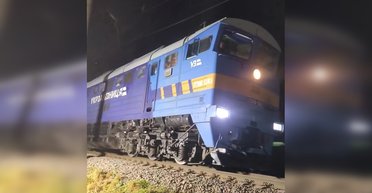 Взрывы боеприпасов возле поезда с пассажирами: "Укрзалізниця" меняет график движения (видео)