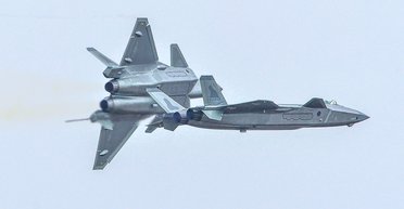 Гідний суперник із Китаю: порівняння винищувачів J-20 і F-22
