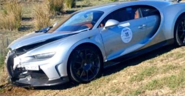 Самое дорогое ДТП года: в Африке столкнулись два Bugatti Chiron (видео)