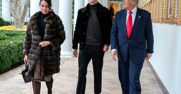 Роналду посетил Белый дом: Трамп распространил ролик, в котором "играет" со звездой в футбол (фото, видео)