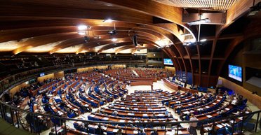 Беженцев из Украины обязали изучать украинский язык: что решили в ПАСЕ, — нардеп