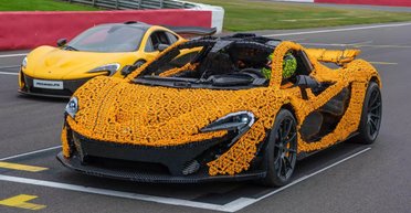 Знаменитый суперкар McLaren воссоздали в натуральную величину из Lego (фото, видео)