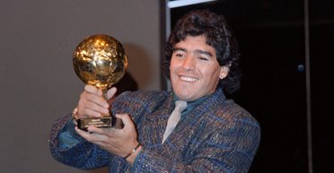 Будет стоить миллионы: таинственно пропавший "Золотой мяч" Диего Марадоны продадут на аукционе