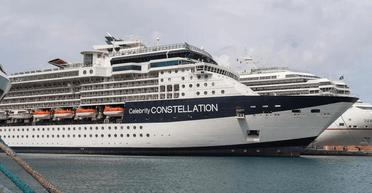 Круизный лайнер потерял питание на борту: что ждет пассажиров посреди моря (видео)