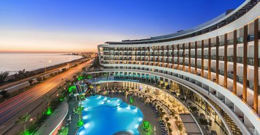 Парень выбрал для жизни 5-звездочный отель, потому что арендовать квартиру дороже (видео)