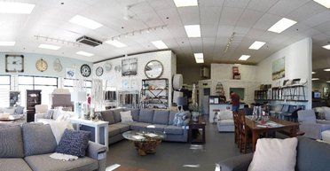 Чоловік купив шикарний диван на розпродажі, а потім дізнався його справжню цінність (фото)