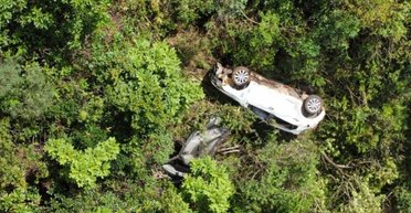 Чоловікові після падіння з обриву довелося боротися за виживання у джунглях: що з ним сталось