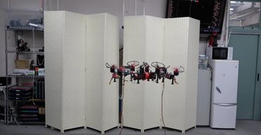 Учені створили дрони-трансформери: можуть об'єднуватися у великий безпілотник (фото)