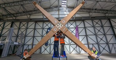 Найбільший у світі квадрокоптер із картону та пінопласту: навіщо його створили (фото)