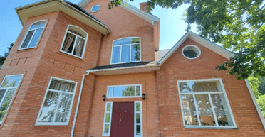 Жінка купила будинок мрії: зайшовши всередину, вся її родина почала плакати (фото)