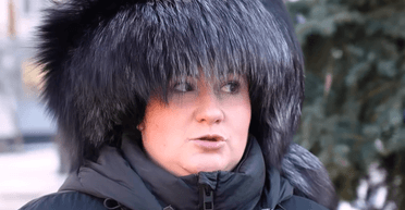 Королева Троещины Анетта Барсовна показала свою квартиру за $250 тысяч (видео)