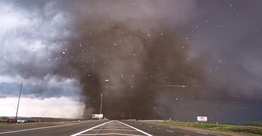 Торнадо уничтожает четыре штата США: под угрозой жизни 120 миллионов людей, – CNN