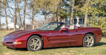 Капсула часу з 2000-х: виявлено культовий 23-річний Corvette у новому стані (фото)