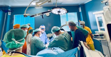 Ногу пришили задом наперед: у Львові провели рідкісну операцію пацієнтці з раком (фото)