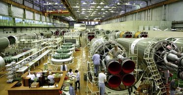 СМИ заявили, что РФ якобы может изготавливать 25 ракет "Орешник" ежемесячно: в СНБО отреагировали