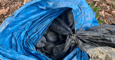 Рибалка знайшов у річці "мішок зі сміттям": після цього довелось перекрити частину міста (фото)